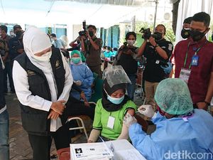 Gubernur Khofifah Minta Warga Segera Akses Tempat Vaksin Terdekat