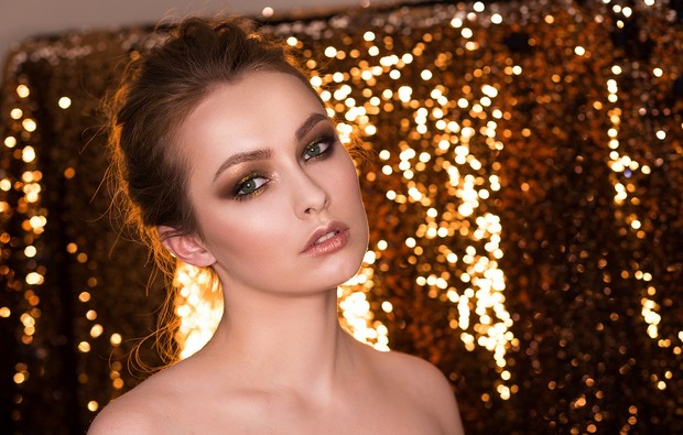 Ilustrasi wajah dengan makeup/pixabay.com/Gromovataya