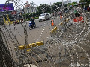 Isu Demo Jokowi End Game, Kawat Berduri Bentengi Istana