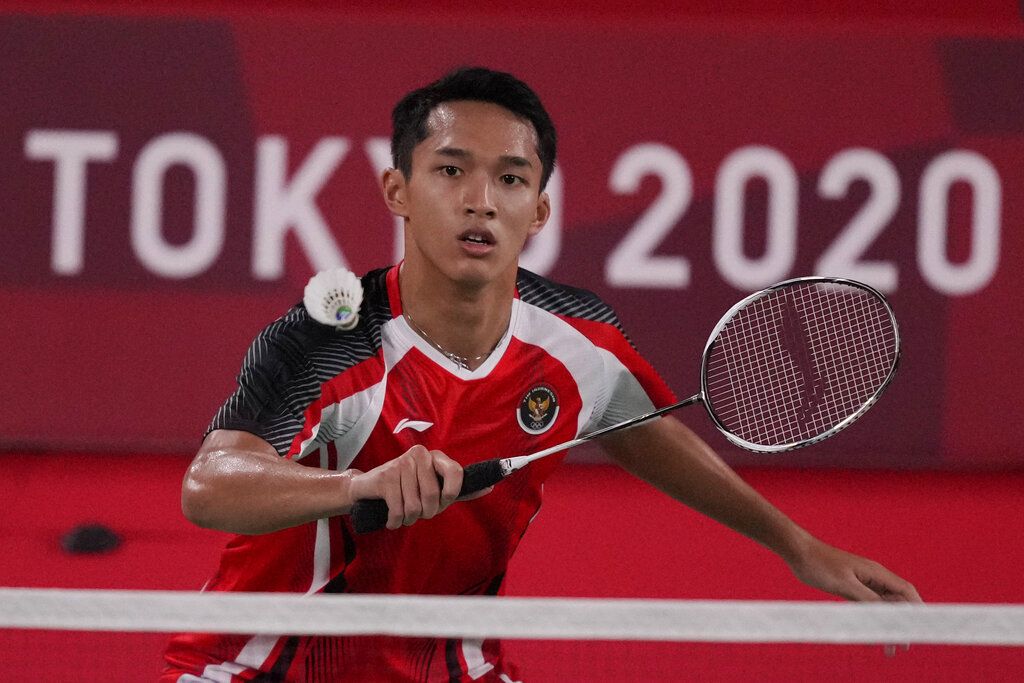 Indonesia's Jonathan Christie plays against Aram Mahmoud of the Refugee Olympic Team during their men's singles badminton match at the 2020 Summer Olympics, Saturday, July 24, 2021, in Tokyo, Japan. (AP Photo/Dita Alangkara)