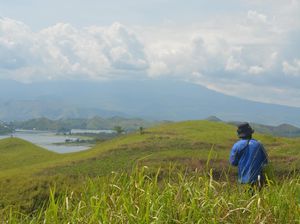 Pemandangan Surga di Papua Ini Simpan Situs Megalitik-Fosil Kayu