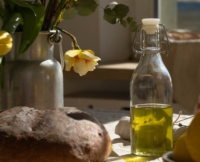 Kandungan vitamin E didalamnya mampu mencerahkan kulit ketiak/Pexels.com/Ron Lach