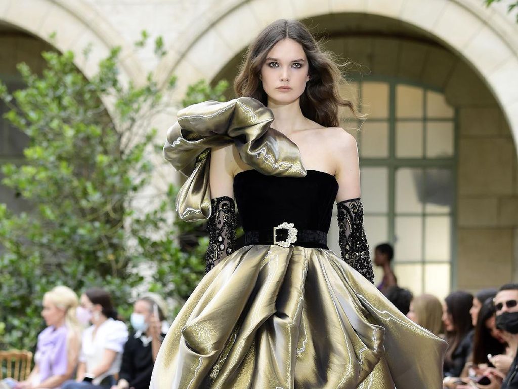 10 Koleksi Gaun Malam Glamour Zuhair Murad Couture Fall/Winter 2021 10 Koleksi Gaun Malam Glamour Zuhair Murad Couture Fall/Winter 2021