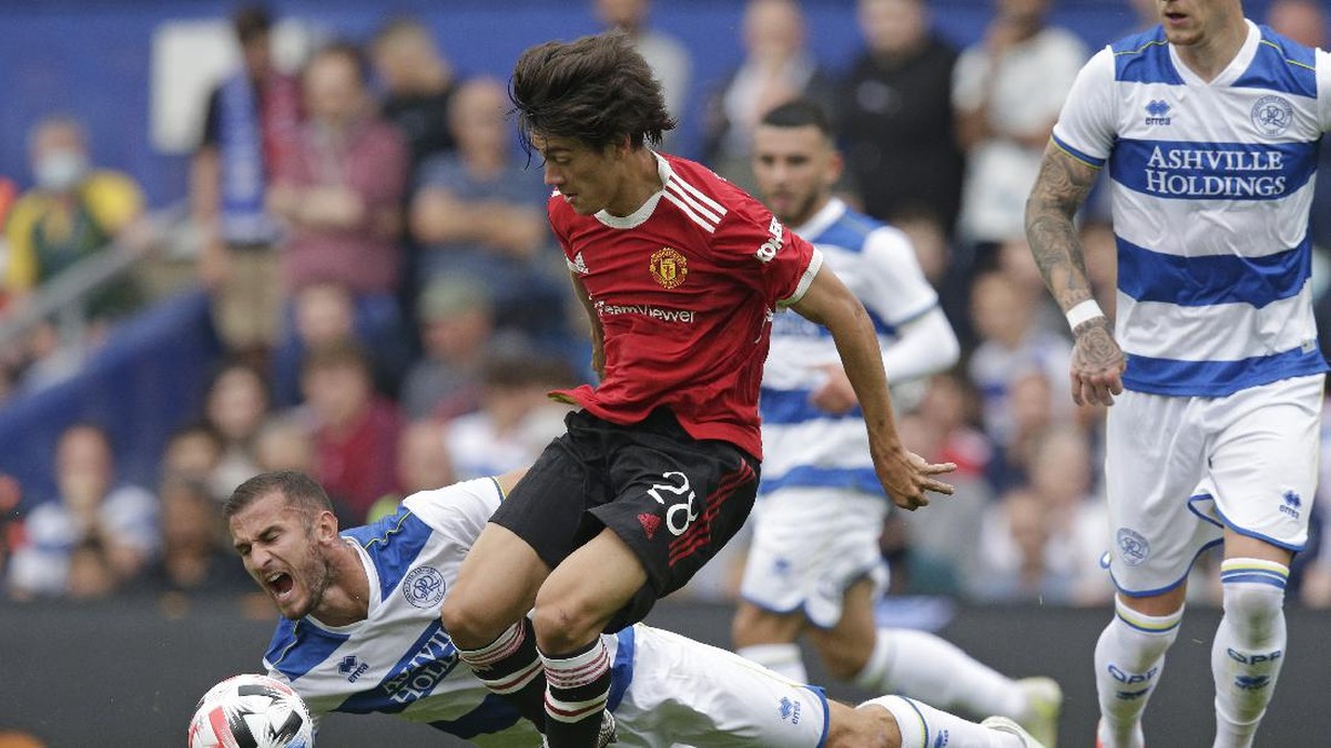 Manchester United kalah 2-4 dari Queens Park Rangers di laga uji coba. (Foto: Getty Images/Henry Browne)