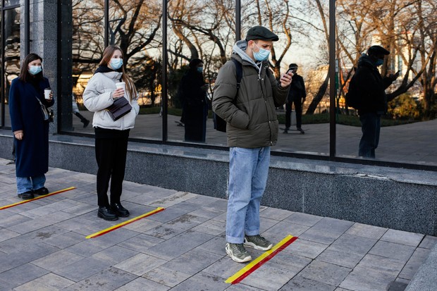 infeksi dari covid-19 varian Delta dapat menyebar dengan sangat cepat hanya dalam waktu 15 detik melalui transmisi udara.