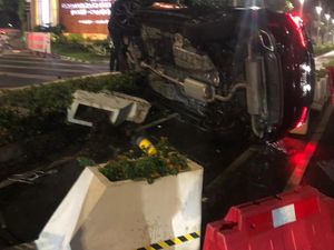 Kronologi Lexus RFS Hindari Penyekatan Lalu Terguling di Bundaran Senayan