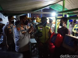 PKL di Mojokerto Ditertibkan Humanis, Dapat Sembako Hingga Dagangan Diborong