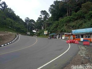 Foto: Imbas PPKM, Puncak Sepi bak Kota Mati