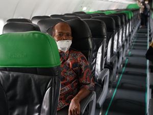 Andre Rosiade Penuhi Janji, Pria Viral Tidur di Trotoar Tiba di Padang