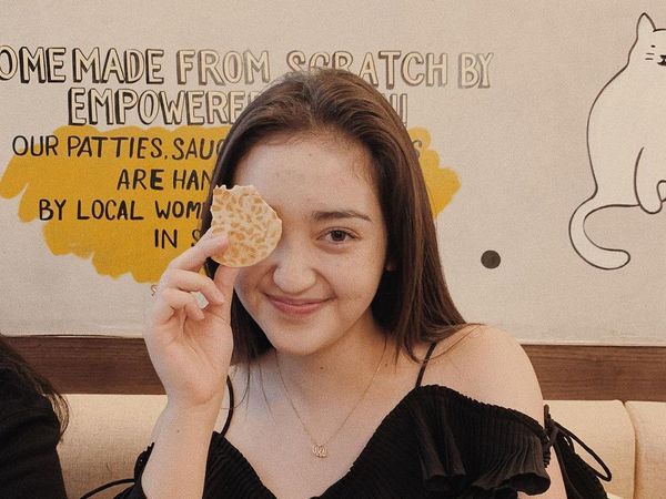 Potret Keren Ranty Maria yang Doyan Ngemil Keripik Tempe dan Stroberi