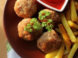 Resep Bola Ayam Goreng yang Renyah Buat Makan Siang Anak