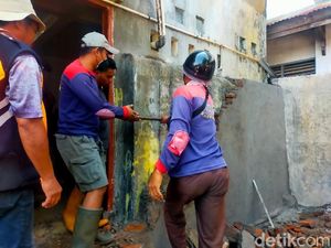 Cerita Rumah Penghafal Al-Quran Ditembok Wakil Rakyat hingga Dibongkar Cerita Rumah Penghafal Al-Quran Ditembok Wakil Rakyat hingga Dibongkar