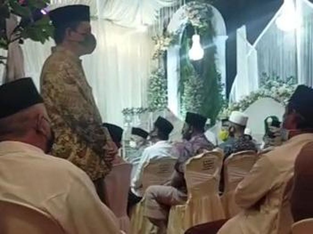 Viral Anggota DPRD Banyuwangi Nekat Gelar Hajatan Saat PPKM Level 3-4 Viral Anggota DPRD Banyuwangi Nekat Gelar Hajatan Saat PPKM Level 3-4
