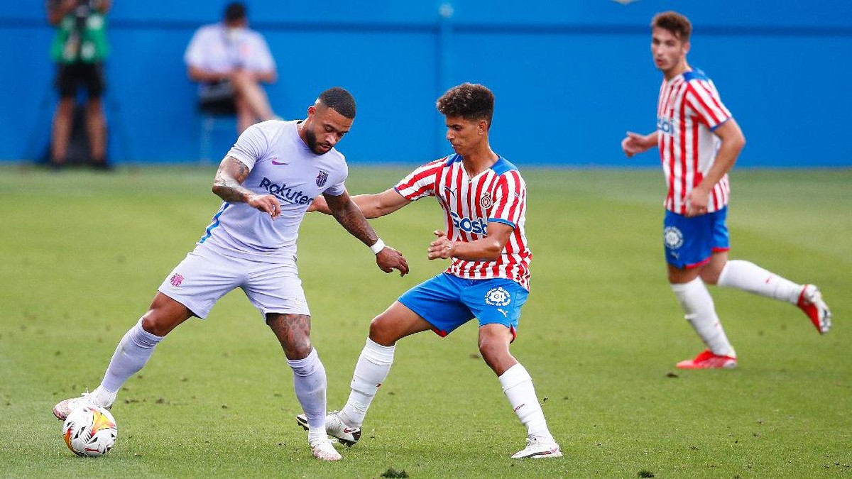 Memphis Depay langsung tokcer bersama Barcelona. (Foto: Getty Images/Eric Alonso)