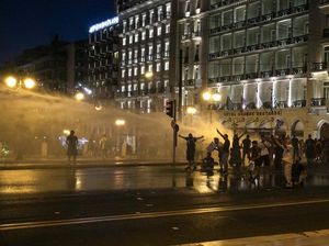 Massa Penentang UU Reformasi Pendidikan di Yunani Bentrok dengan Polisi