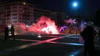 Demo Tolak Vaksinasi COVID-19 di Yunani Rusuh