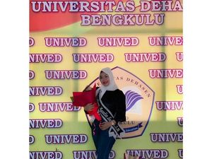 Dinyinyirin Tetangga Tak Mungkin Kuliah, Anak Buruh Balas Menohok Jadi Sarjana