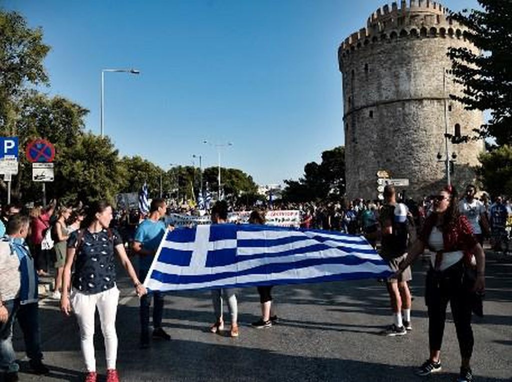 Demo Tolak Wajib Vaksinasi COVID-19 di Yunani Berujung Rusuh