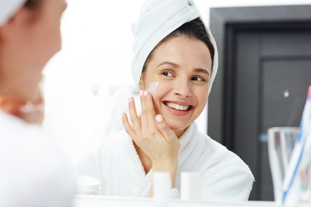 Gunakan sunscreen & moisturizer mencegah penuaan dini