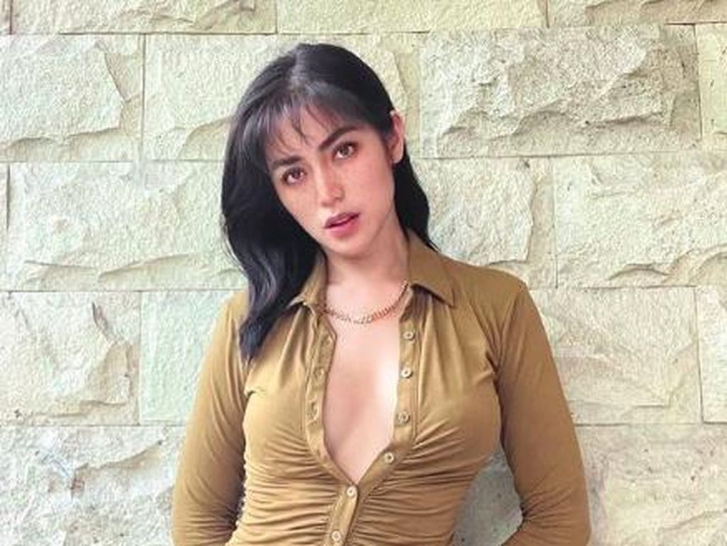 Selain Buka Kancing Baju, 7 Potret Jessica Iskandar Ini Nggak Kalah Seksi Selain Buka Kancing Baju, 7 Potret Jessica Iskandar Ini Nggak Kalah Seksi