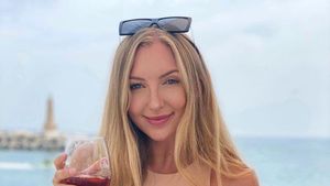10 Foto Selebgram Cantik yang Pertama Kali Jual Cinta Virtual, Laku Rp 3 M