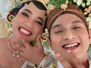 Selamat! Mumuk Gomez dan Eno Resmi Menikah Selamat! Mumuk Gomez dan Eno Resmi Menikah