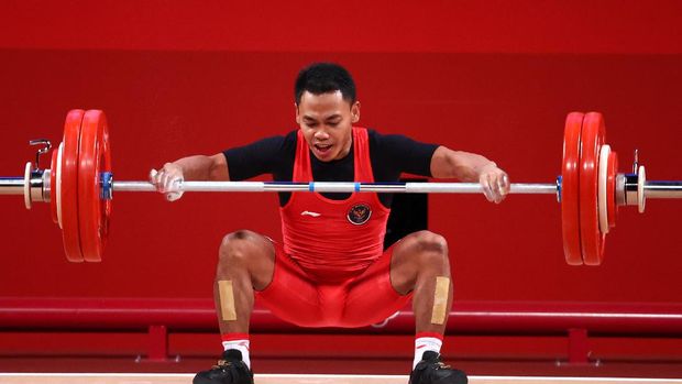 Olimpiade 2020 Tokyo 2020 Olympics - Weightlifting - Men's 61kg - Group A - Tokyo International Forum, Tokyo, Japan - July 25, 2021. Eko Yuli Irawan of Indonesia in action. REUTERS/Edgard Garrido