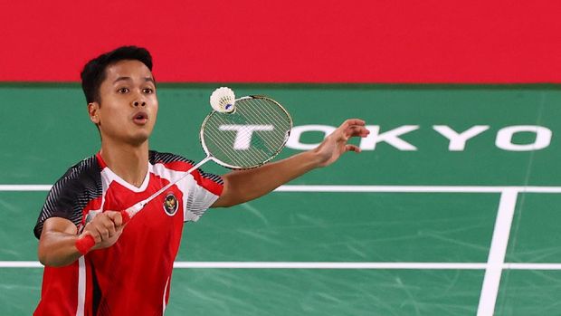 Tokyo 2020 Olympics - Badminton - Men's Singles - Group Stage - MFS - Musashino Forest Sport Plaza, Tokyo, Japan – July 25, 2021. Anthony Ginting of Indonesia in action during the match against Gergely Krausz of Hungary. REUTERS/Leonhard Foeger