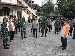 Panglima TNI dan Kasatgas COVID Tinjau Asrama Haji Sleman