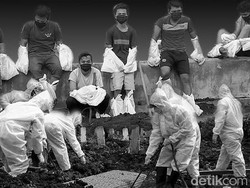 Kisah Relawan Pengubur Jenazah COVID
