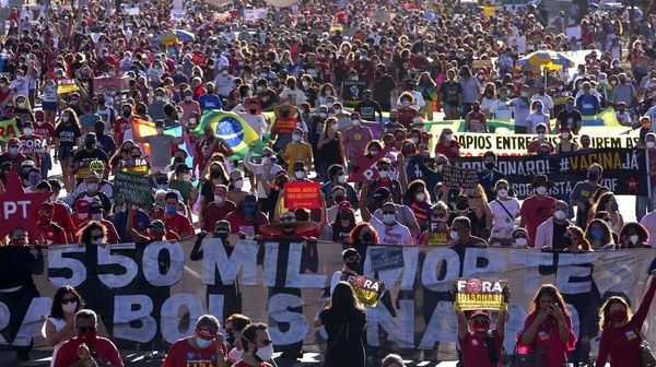 Potret Kerumunan Demo Menuntut Presiden Brasil Mundur
