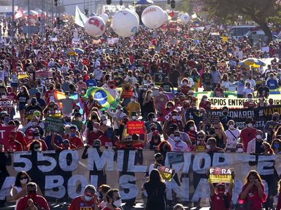Potret Kerumunan Demo Menuntut Presiden Brasil Mundur