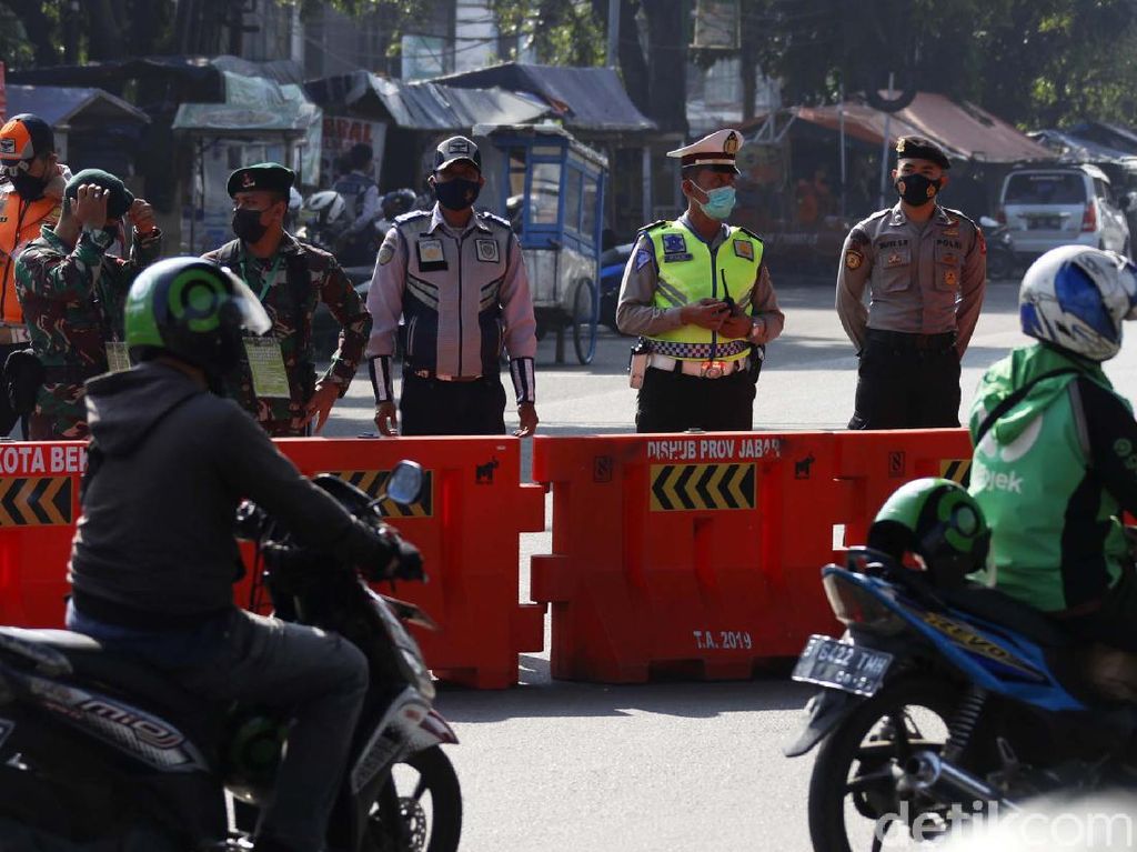 PPKM Level 4 Disesuaikan, Penyekatan di Jakarta Tetap Berlaku PPKM Level 4 Disesuaikan, Penyekatan di Jakarta Tetap Berlaku