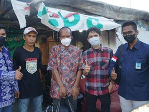 Pria Viral Tidur di Trotoar Diantarkan Tim Andre Rosiade ke Temannya di Padang