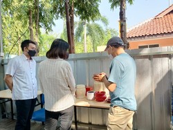 Cerita Keluarga Manfaatkan Kremasi Gratis Jenazah COVID di TPU Tegal Alur