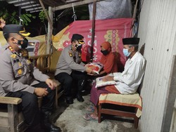 Warga Sidoarjo Terdampak COVID-19 dan PPKM Darurat Dapat Bansos