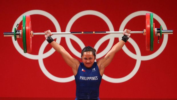 TOKYO, JAPAN - JULY 26: Hidilyn Diaz of Team Philippines competes during the Weightlifting - Women's 55kg Group A on day three of the Tokyo 2020 Olympic Games at Tokyo International Forum on July 26, 2021 in Tokyo, Japan. (Photo by Chris Graythen/Getty Images)