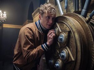 Pengumuman! Netflix Rilis Teaser dan Foto Terbaru Army of Thieves