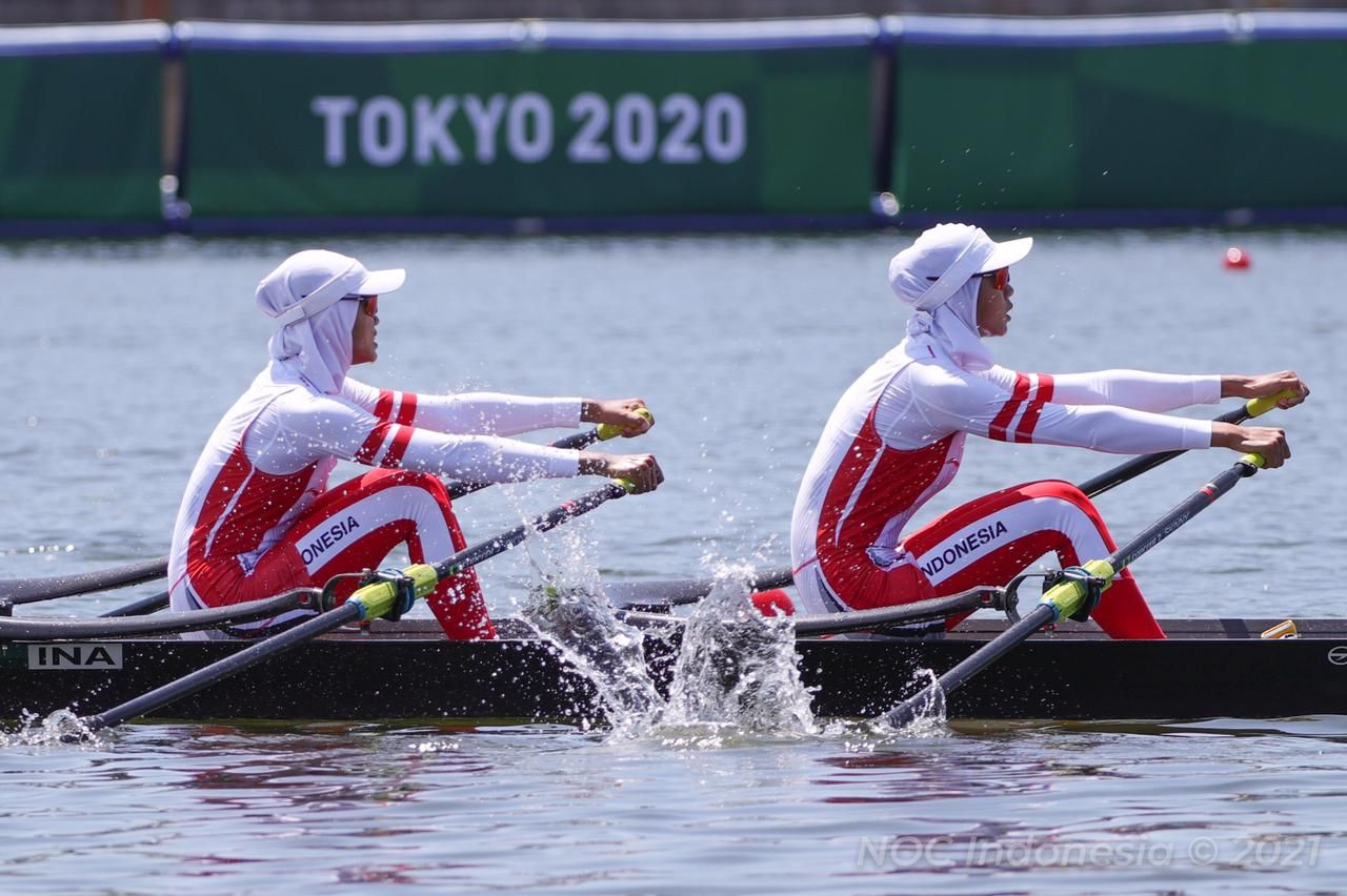 Atlet Dayung Rowing Melani Putri dan Mutiara Rahma Putri.