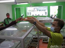 Makan Dibatasi 20 Menit? Dokter: Yang Bikin Lama, Sambil Ngobrol-Main Gadget