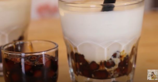 Brown Sugar Boba Fresh Milk ala Chef Devina Hermawan / foto: youtube.com/Devina Hermawan