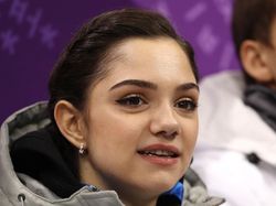 Sailor Moon Rusia Evgenia Medvedeva Dukung Tim dari Jauh di Olimpiade