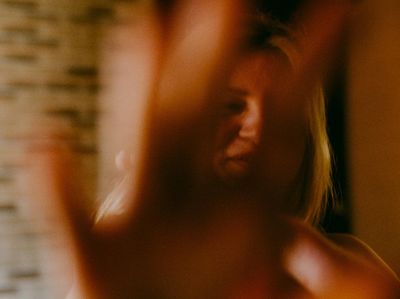 Para Artis Ini Unggah Foto Telanjangnya Sendiri