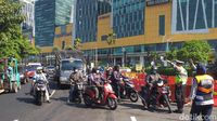 Jalan di Surabaya Masih Disekat Saat PPKM Diperpanjang