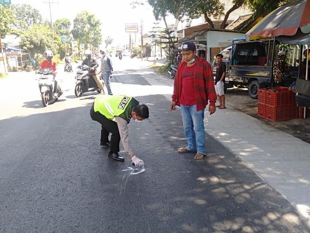 Truk Tabrak Motor di Malang, Bocah 6 Tahun Tewas Terlindas Truk Tabrak Motor di Malang, Bocah 6 Tahun Tewas Terlindas