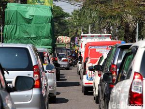 Kemacetan di Sukoharjo Imbas Penyekatan Jalan PPKM