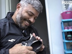 PSS Lelang Sepatu Bersejarah buat Bantu Masyarakat Terdampak Pandemi