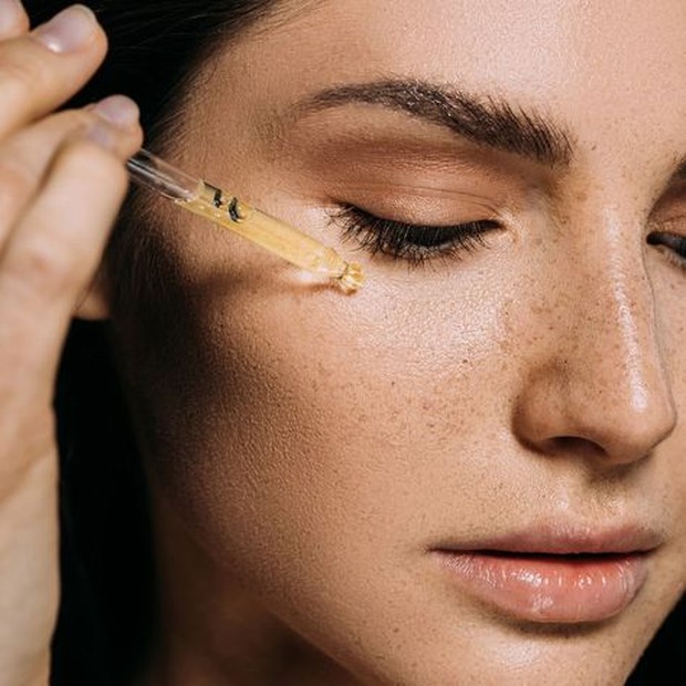 Menggunakan AHA dan BHA di Siang Hari/Pinterest/Women's Health Magazine Menggunakan AHA dan BHA