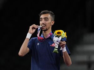 Viral Atlet Olimpiade Mirip Bruno Fernandes