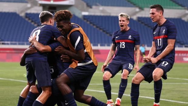 Tokyo 2020 Olympics - Soccer Football - Men - Group A - France v South Africa - Saitama Stadium, Saitama, Japan - July 25, 2021. Teji Savanier of France celebrates scoring their fourth goal with teammates REUTERS/Molly Darlington